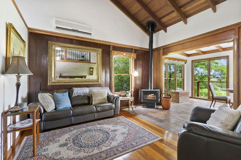 CHRISTOPHERS COTTAGE - Grafton Accommodation 1