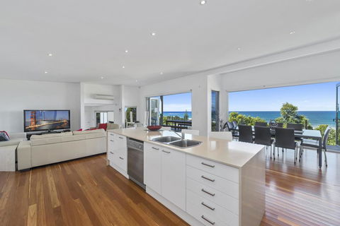 Cinque Terre Beach House - Grafton Accommodation 2