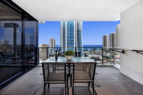 Circle On Cavil Holidays Gold Coast - Grafton Accommodation 2