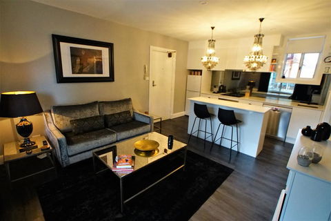 City Life Apartment-full Kitchen & Separate Bedroom - Grafton Accommodation 1