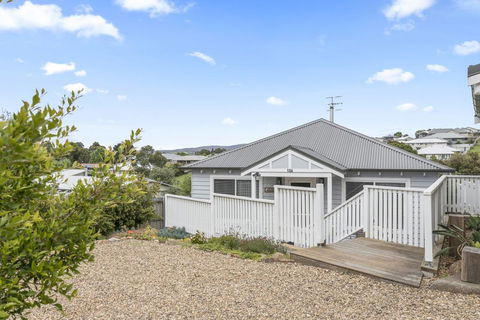 Claras Cottage - Grafton Accommodation 0