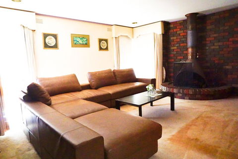 Classic Double Brick Garden House - Grafton Accommodation 2