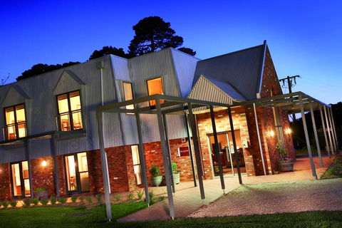 Cleveland Winery - Grafton Accommodation 0