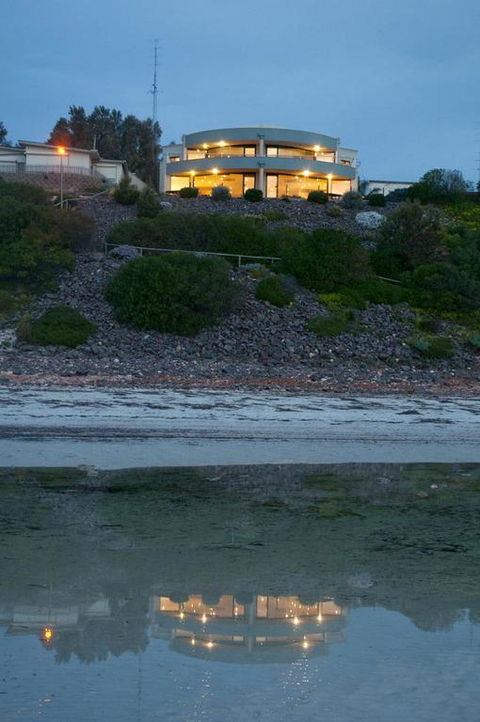 Cliff House Beachfront Villas - Grafton Accommodation 3