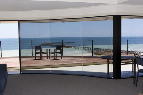 Cliff House Beachfront Villas - Grafton Accommodation 1