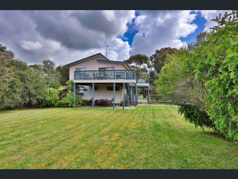 Cloudbreak At Inverloch - Pet Friendly Near Beach - Grafton Accommodation 1