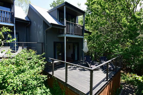 Cloudsong Chalet 4 - Close To The Village Centre! - Grafton Accommodation 1