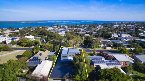 COASTAL BEAUTY ON BRUCE - Grafton Accommodation 2
