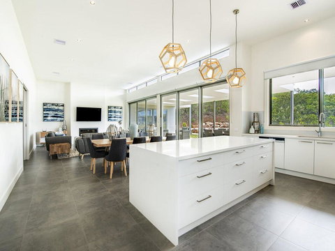 Coastal Chic - Grafton Accommodation 3