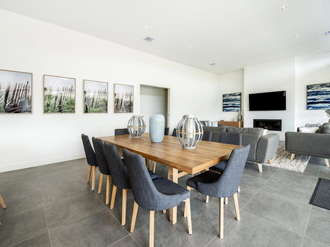 Coastal Chic - Grafton Accommodation 1