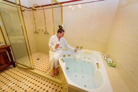 Cobb & Co Court Boutique Hotel - Grafton Accommodation 2
