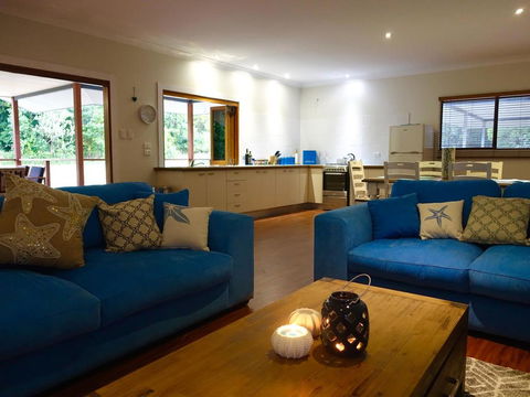 Coconut Beach House - Grafton Accommodation 3