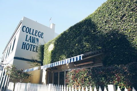 College Lawn Hotel - Grafton Accommodation 1