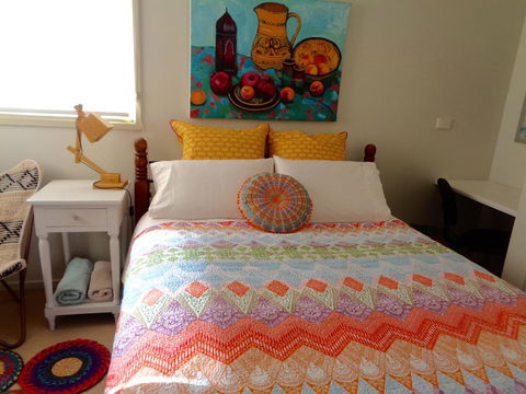 Colourful Creative Artist House Glen Waverley - Grafton Accommodation 0