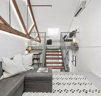 Converted Warehouse City Loft - Grafton Accommodation