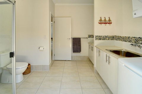Coolum Street 41, Dicky Beach - Grafton Accommodation 2
