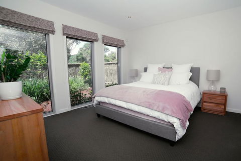 Coral Cove - Grafton Accommodation 3