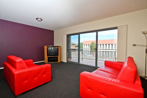 Cosmopolitan Apartments - Grafton Accommodation 2