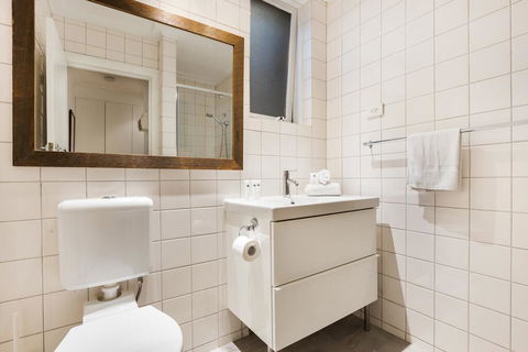 Cosy Modern Apartment With Leafy Courtyard - Grafton Accommodation 1