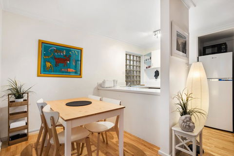 Cosy Modern Apartment With Leafy Courtyard - Grafton Accommodation 3