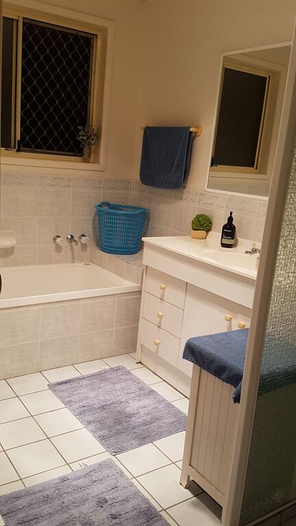Cosy Quiet Bedroom Ferny Grove - Grafton Accommodation 3