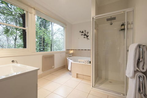Cottage In The Forest - Grafton Accommodation 1