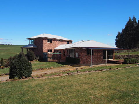 Country Meets Town - Grafton Accommodation 3