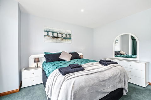 Country Meets Town - Grafton Accommodation 1