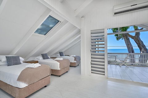 Decked Out By The Sea - Grafton Accommodation 1