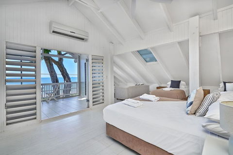 Decked Out By The Sea - Grafton Accommodation 2