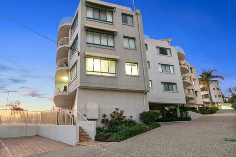 Deepwater Cove Unit 1, 68 Lower Gay Tce Bulcock Beach - Grafton Accommodation 0