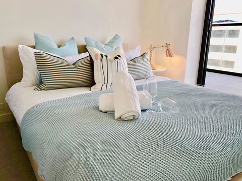 Deluxe And Brand New Lakeside Apartment - Grafton Accommodation 1