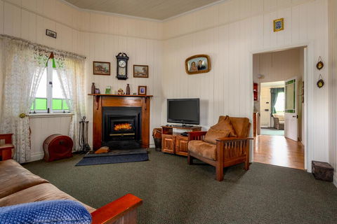 Dillons Cottage - Grafton Accommodation 3