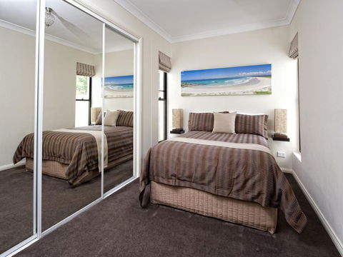 Dolphin Shores - Grafton Accommodation 1