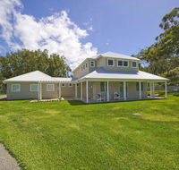 Echo Beach House 16 Reflections Dr - Luxurious House with Magnificent Pool and Ducted Air - Grafton Accommodation
