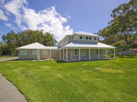 Echo Beach House, 16 Reflections Dr - Luxurious House With Magnificent Pool And Ducted Air - Grafton Accommodation 0
