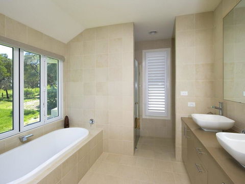 Echo Beach House, 16 Reflections Dr - Luxurious House With Magnificent Pool And Ducted Air - Grafton Accommodation 2