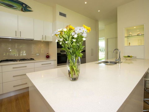 Echo Beach House, 16 Reflections Dr - Luxurious House With Magnificent Pool And Ducted Air - Grafton Accommodation 1