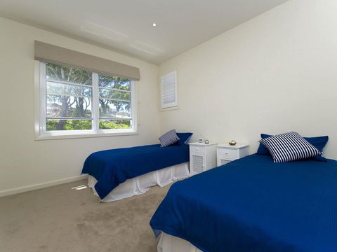 Echo Beach House, 16 Reflections Dr - Luxurious House With Magnificent Pool And Ducted Air - Grafton Accommodation 3