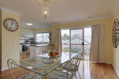 Edwards Rose - Grafton Accommodation 2