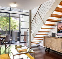 Elegant Loft Perfect for Inner City Explorers - Grafton Accommodation