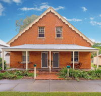 Eliza 1875 Red Brick Duplex Townhouse - Grafton Accommodation