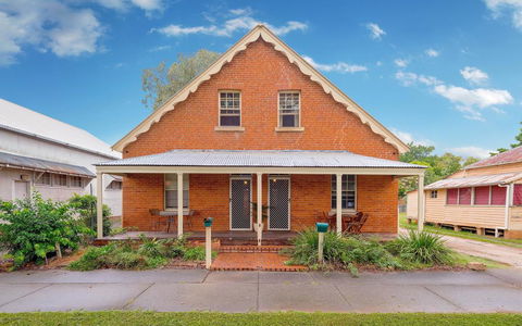 Eliza 1875 Red Brick Duplex Townhouse - Grafton Accommodation 0