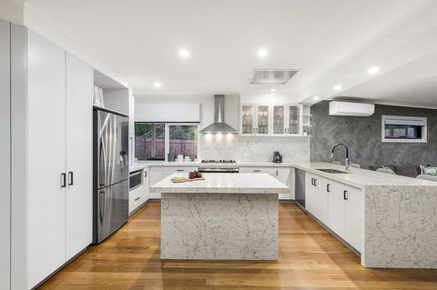 Ellerina Sea Vista Luxury Family Retreat With Sauna, Pool, Amazing Water Views, Walk To Beach - Grafton Accommodation 2