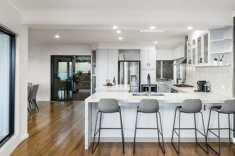 Ellerina Sea Vista Luxury Family Retreat With Sauna, Pool, Amazing Water Views, Walk To Beach - Grafton Accommodation 1