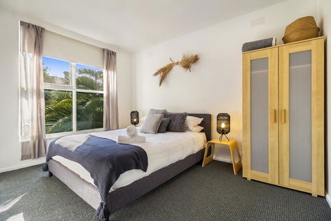 Enjoy Walking To The Beach From Bright Apartment - Grafton Accommodation 3