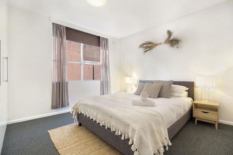 Enjoy Walking To The Beach From Bright Apartment - Grafton Accommodation 2