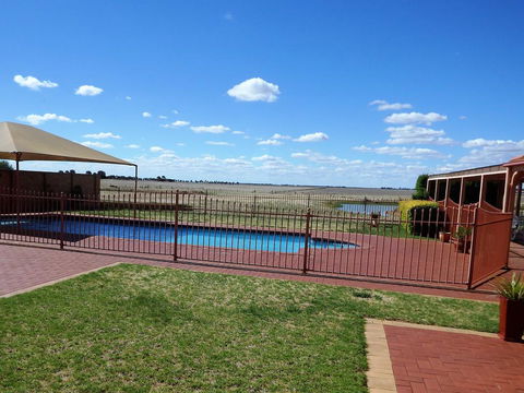 Fairways Bed & Breakfast At Jerilderie - Grafton Accommodation 1