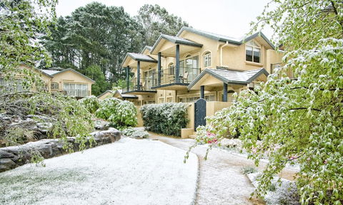 Falls Mountain Retreat Blue Mountains - Grafton Accommodation 0