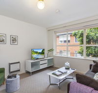 Family-friendly apartment in green Glen Iris - Grafton Accommodation